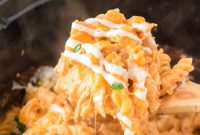 Tangy Slow Cooker Buffalo Chicken Mac and Cheese