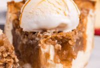 Caramel Apple Crumble Cheesecake Pie