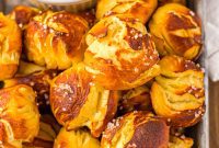 Quick Biscuit Pretzel Bites with Creamy Cheese Sauce