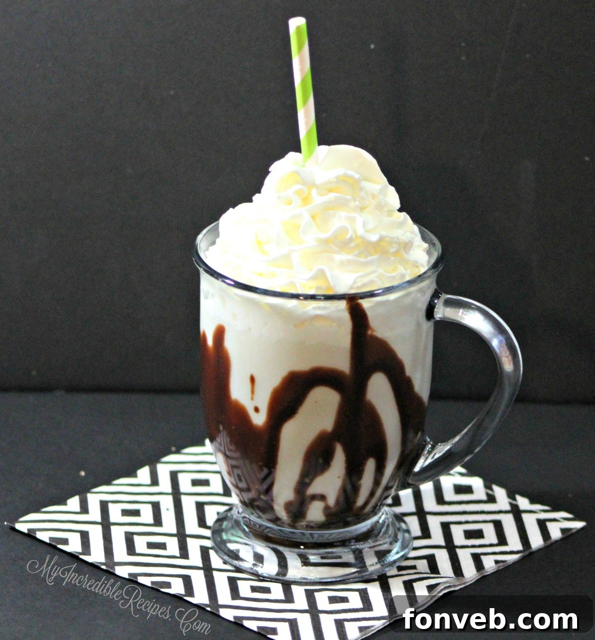 Oreo Dream White Hot Chocolate 3 Close-up of creamy white hot chocolate with Oreo pieces, ready to be served