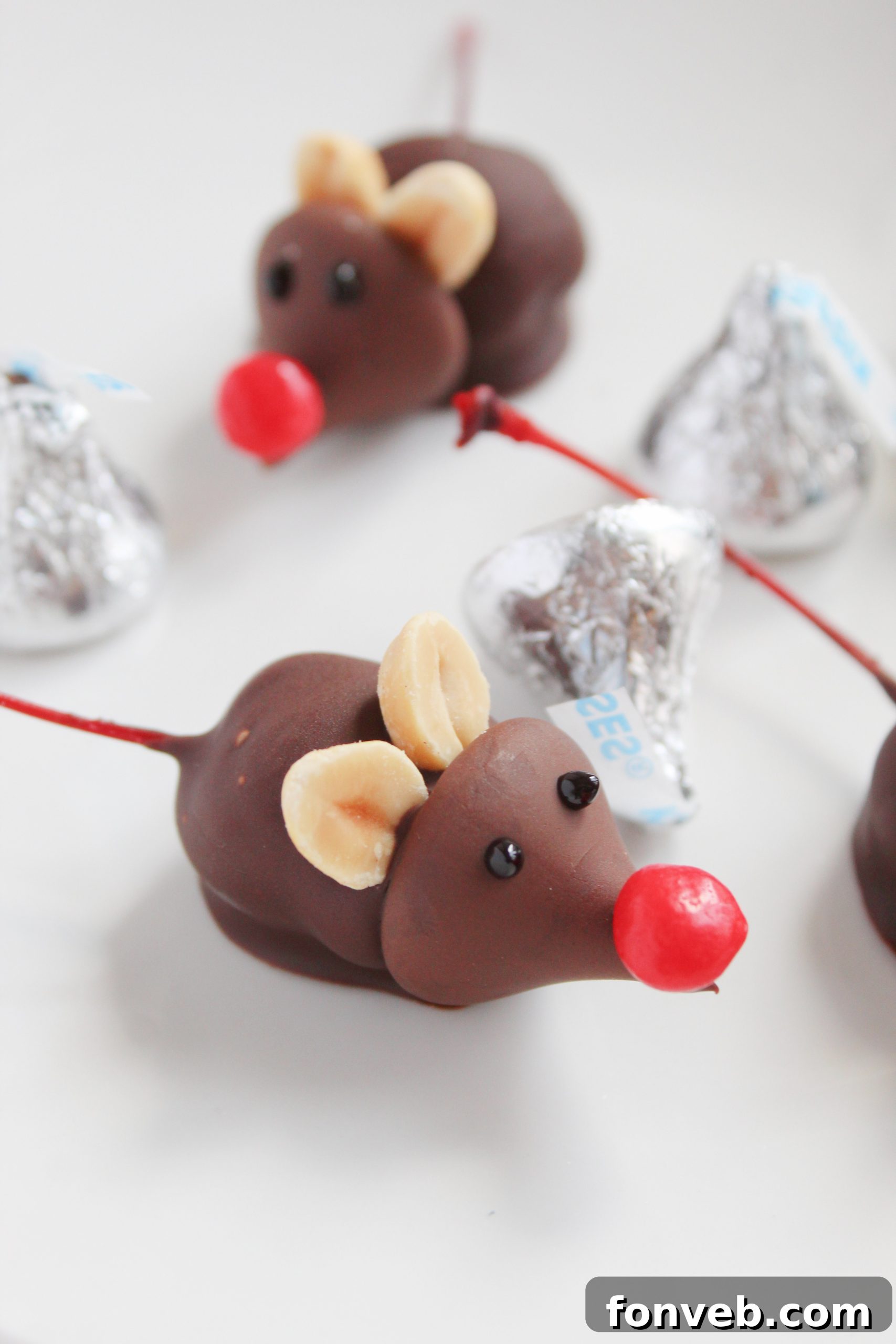 Hershey's Whimsical Winter Mice 10 Hershey's Christmas Mice Candy showing the peanut ears