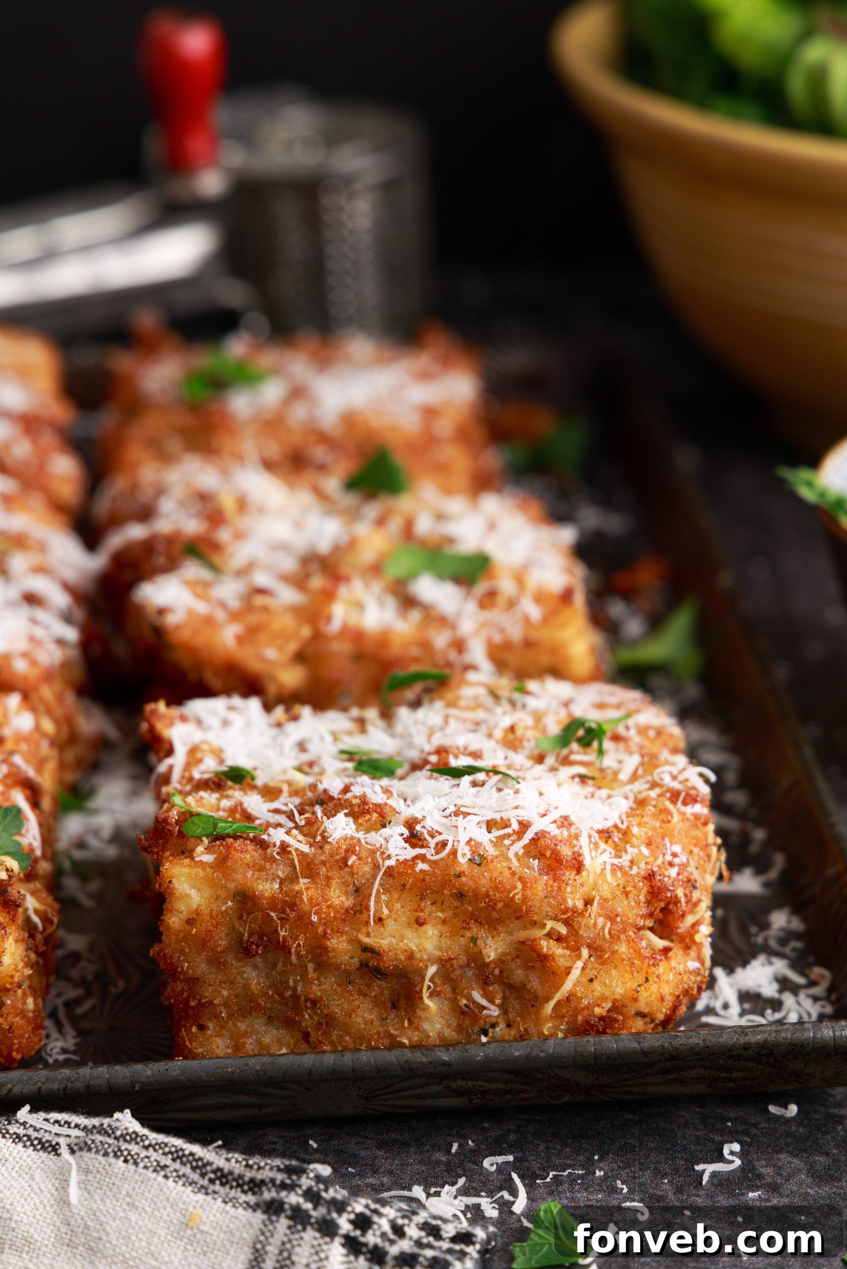 Golden Lasagna Crunch 8 Deep fried lasagna served with marinara sauce and fresh parsley