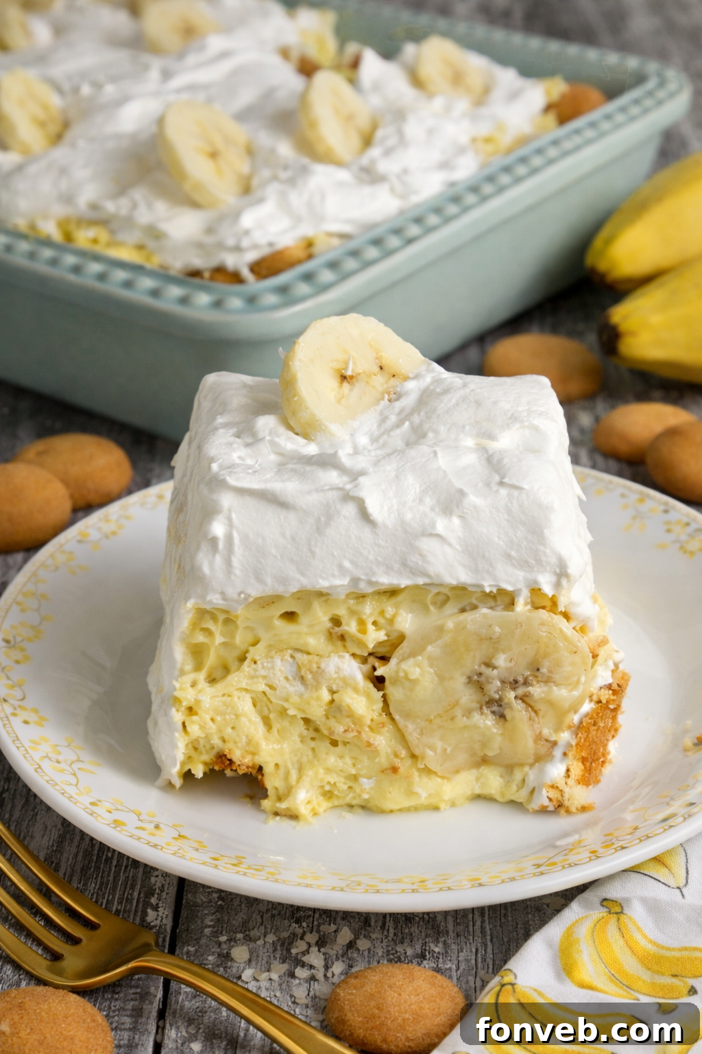 Simple Chilled Banana Pudding 2 A serving of Easy No-Bake Banana Pudding on a pristine white plate, garnished with fresh banana slices and vanilla wafers.
