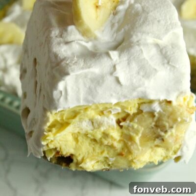 Easy Banana Pudding with creamy layers and fresh banana slices