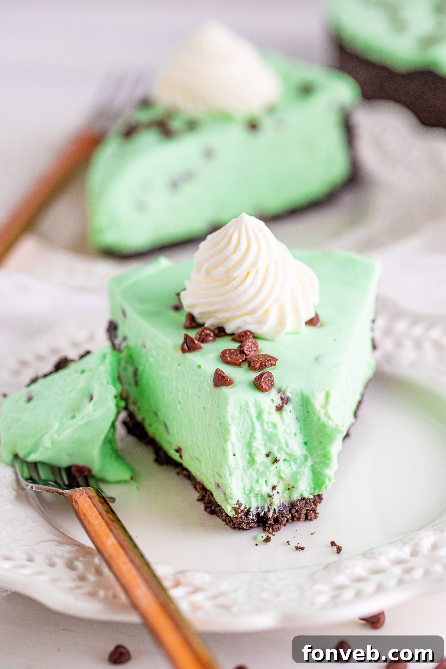 The smooth, green mint cheesecake filling with mini chocolate chips throughout.