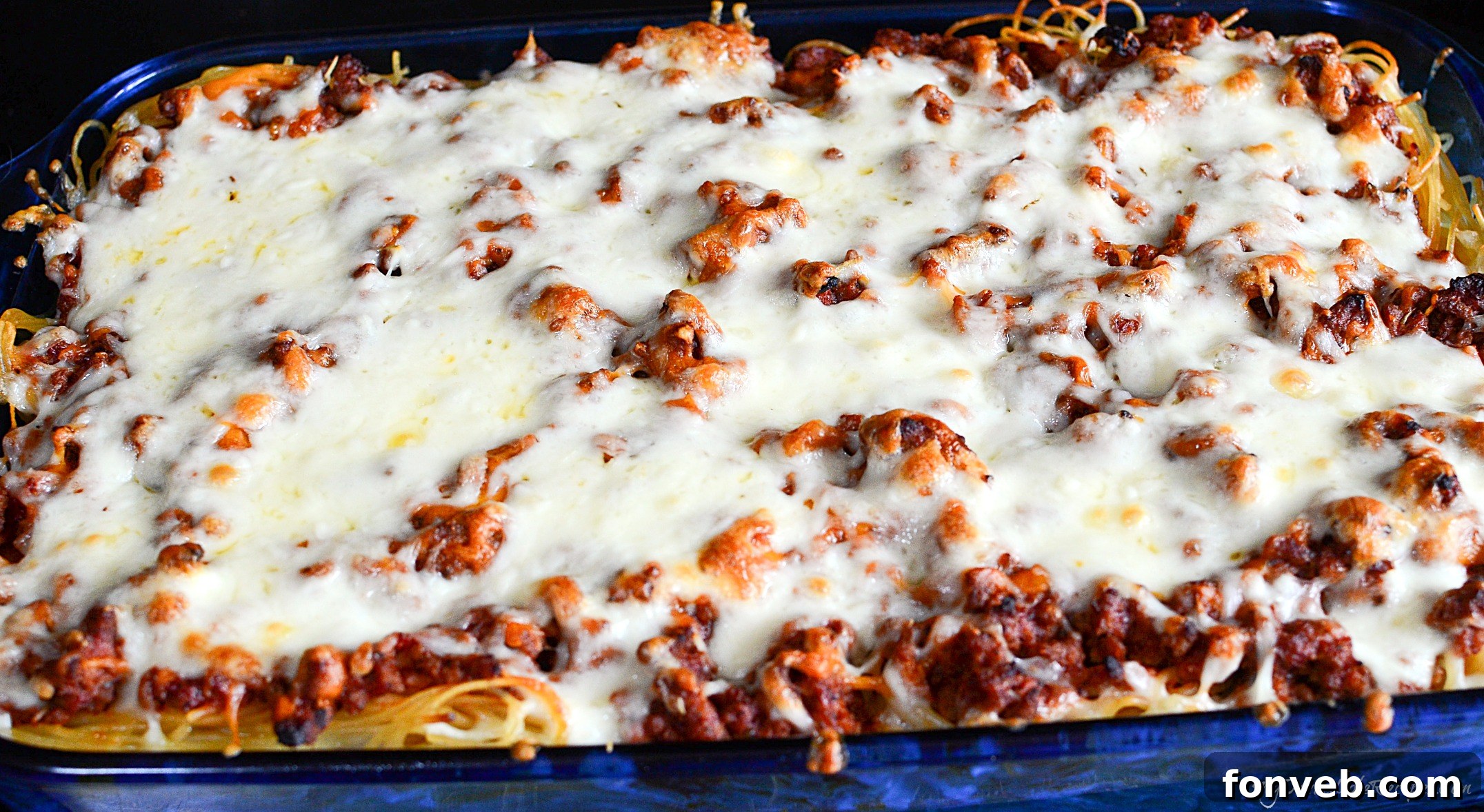 Spaghetti casserole with a layer of cheese