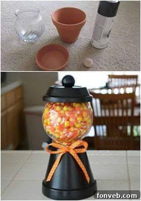 Spooktacular Fall and Halloween Inspirations to Love 32 Glowing Halloween wreath made from black tulle