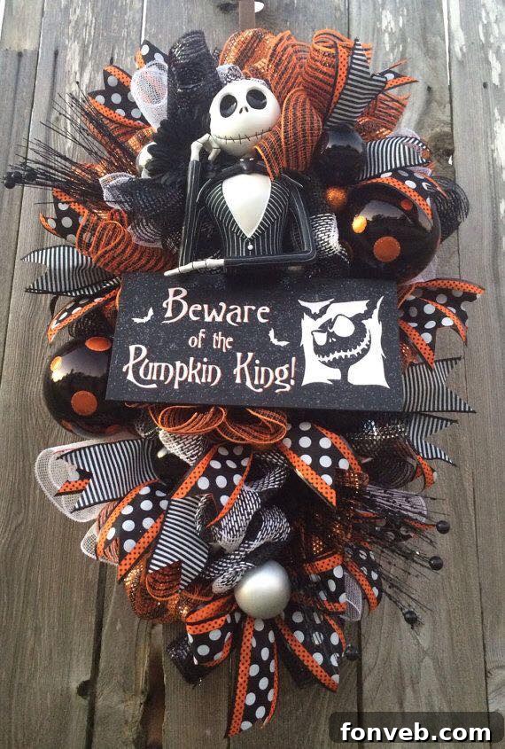 Spooktacular Fall and Halloween Inspirations to Love 41 A beautifully decorated entryway welcoming Fall with pumpkins and hay bales