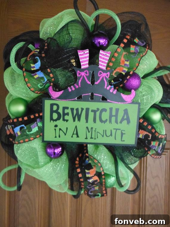 Spooktacular Fall and Halloween Inspirations to Love 15 Spiderman themed candy apples for a superhero party or Halloween