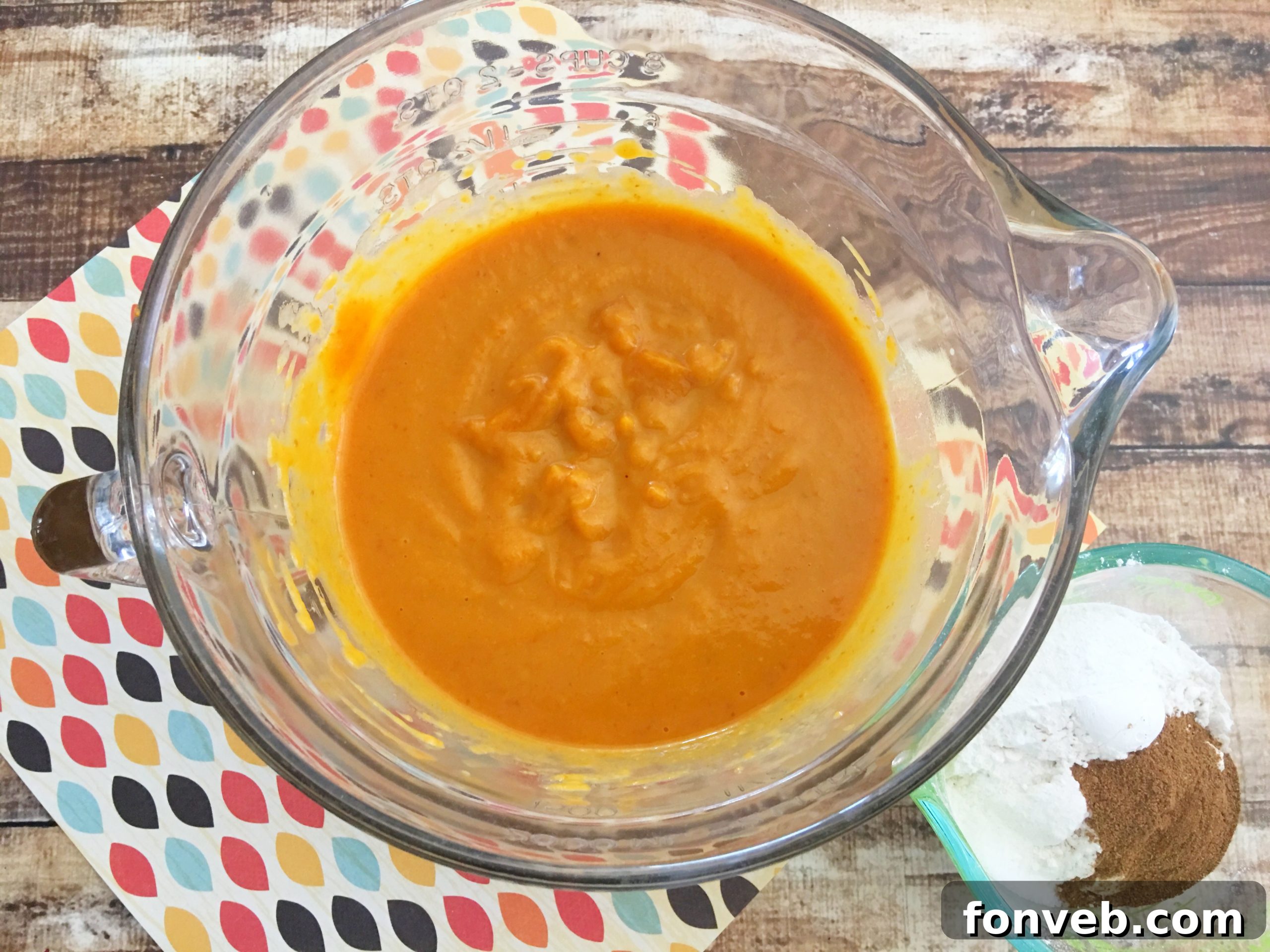 Freshly baked Pumpkin Pie Cupcakes cooling