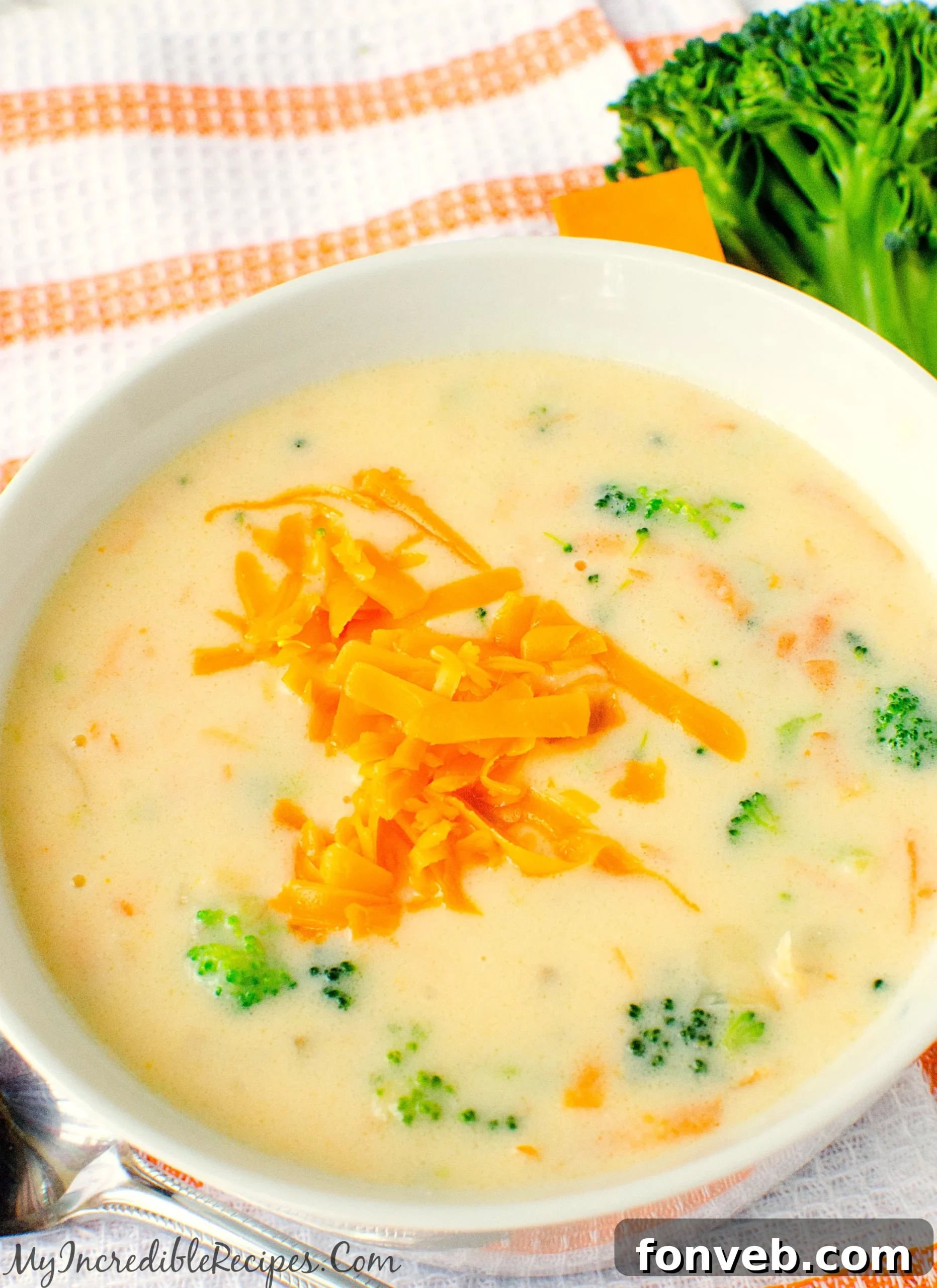 Quick and easy broccoli cheese soup with bread
