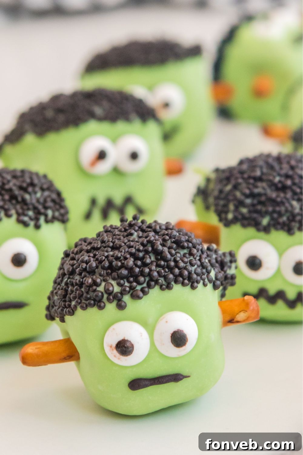 FrankenOreo Bites 16 oreo bon bons frankensteins on table