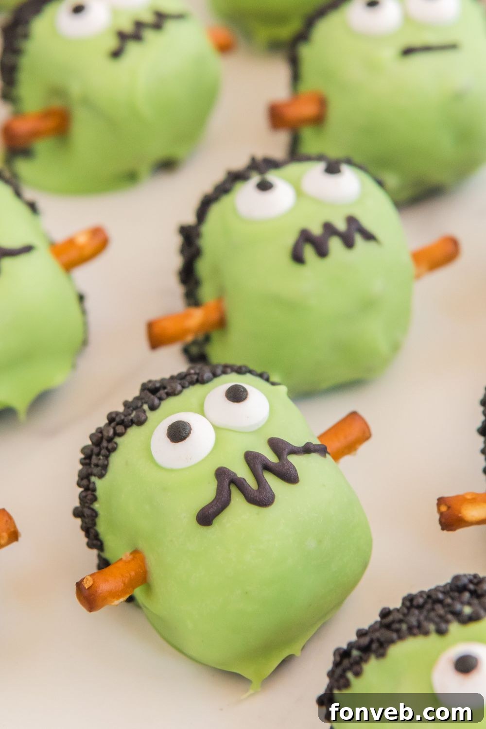 FrankenOreo Bites 17 oreo cookie halloween treats on table