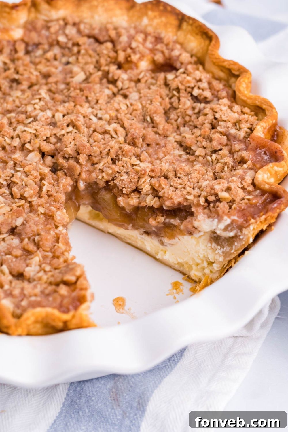Spiced Apple Crumble Cheesecake Pie 16 apple cheesecake crumble