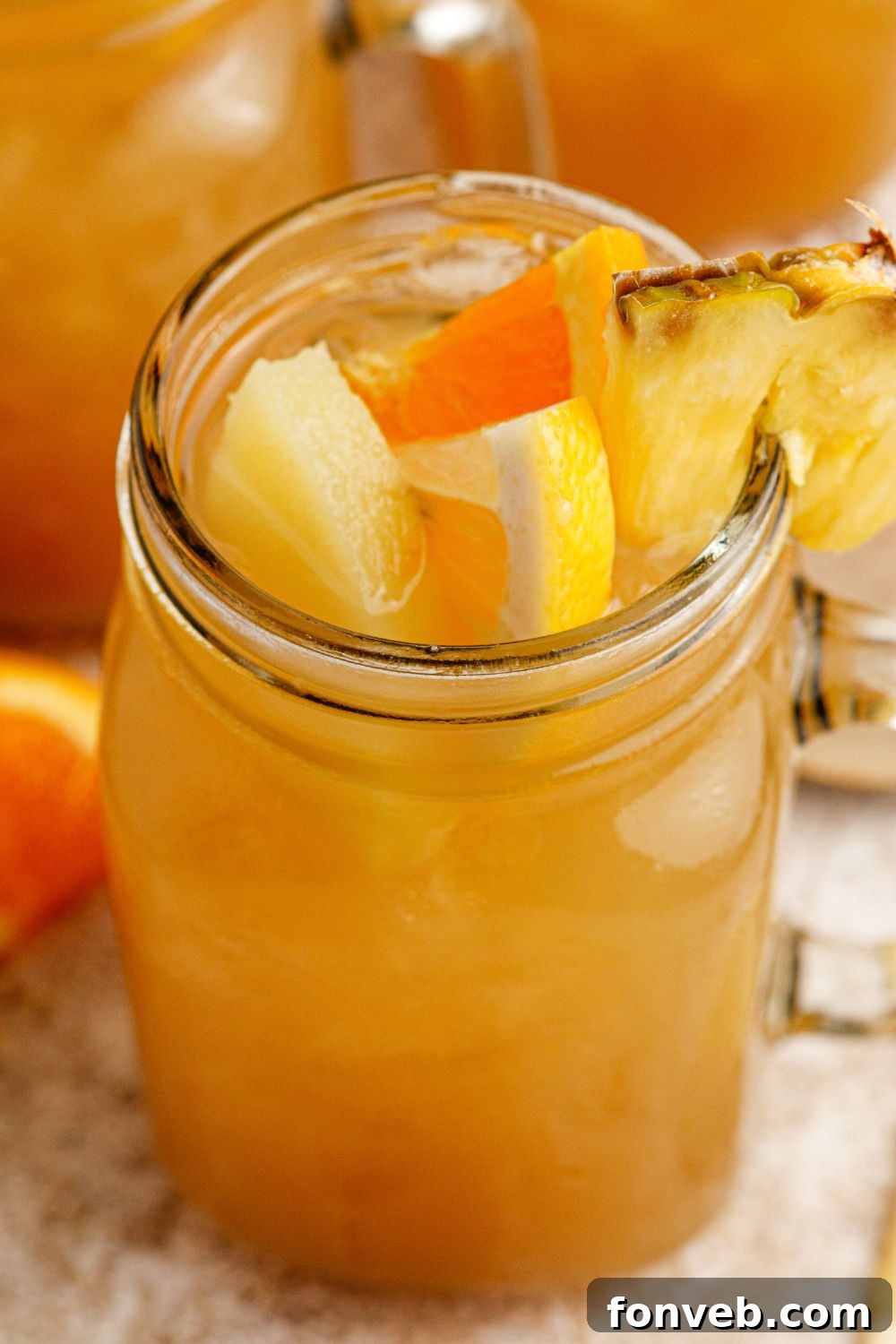 Endzone Chill 7 A glass of bourbon iced tea garnished with fruit slices.