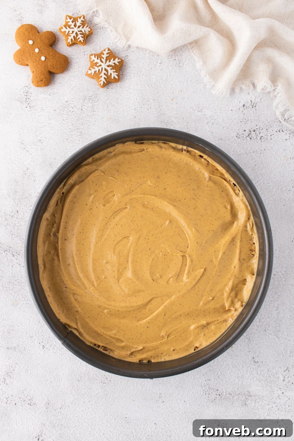 gingerbread cheesecake in a pie pan