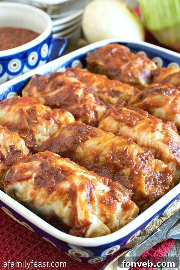 Lezzetiyle Baştan Çıkaracak Tarifler 8 Delicious Stuffed Cabbage Rolls on a plate