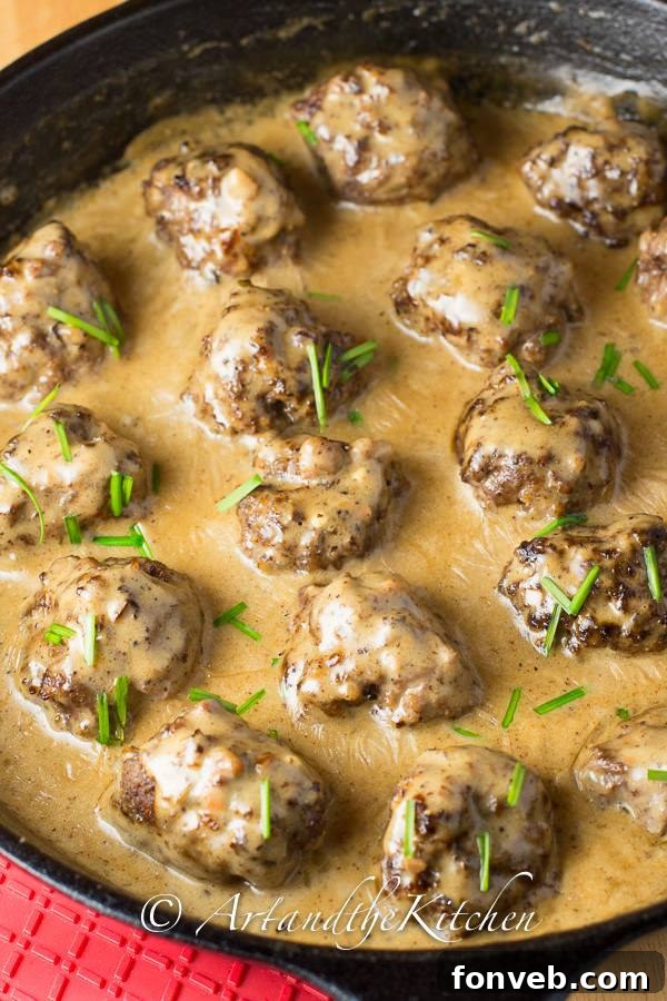 Lezzetiyle Baştan Çıkaracak Tarifler 11 Plate of Swedish Meatballs with creamy sauce and garnish