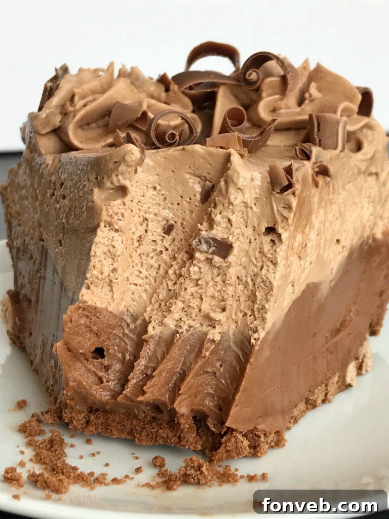 Simple 6-ingredient No-Bake Chocolate Cheesecake Cream Pie, an easy and delicious dessert