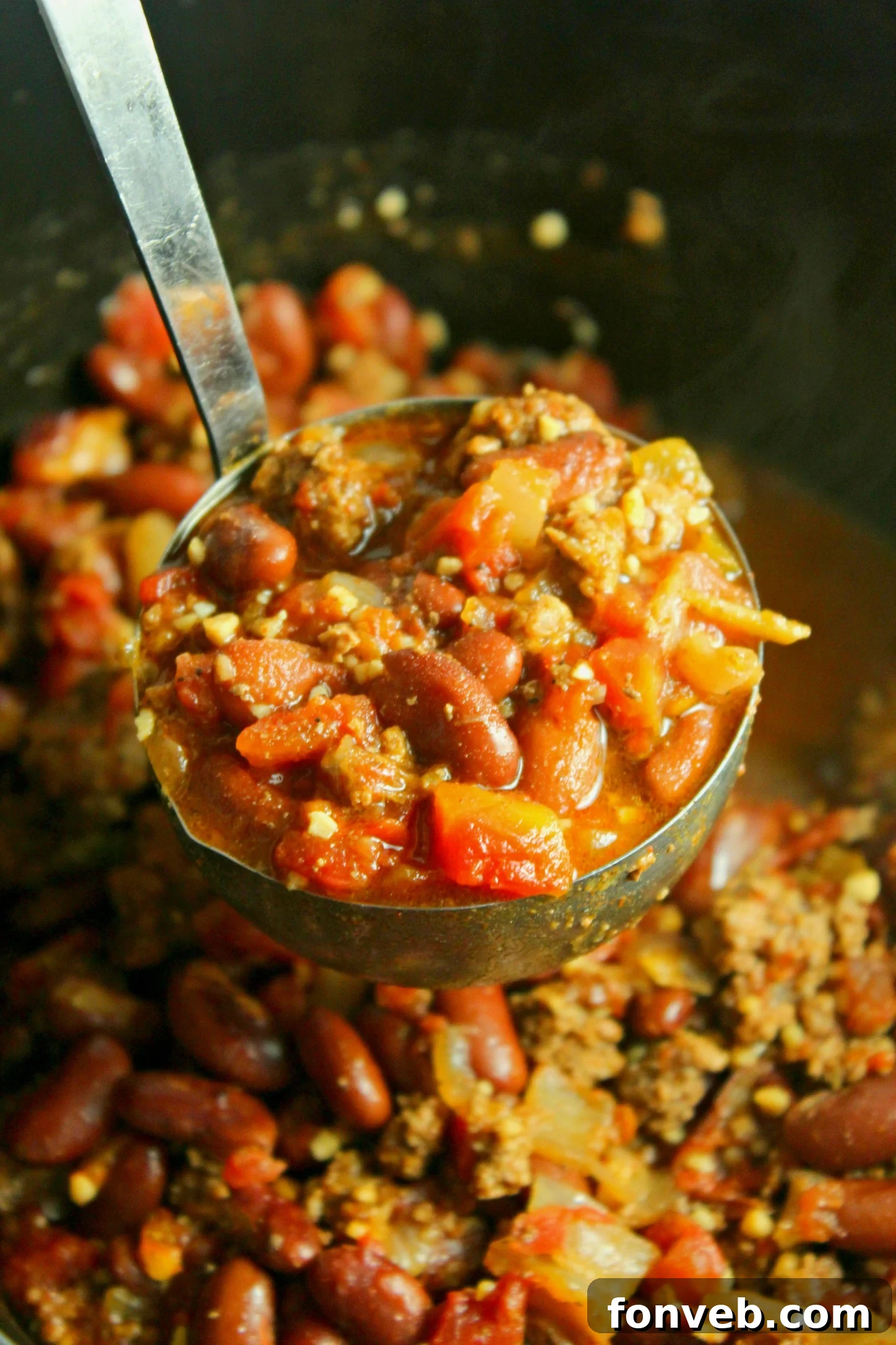 Ultimate Homestyle Slow Cooker Chili 2 A comforting bowl of rich slow cooker homemade chili, ready to be enjoyed.