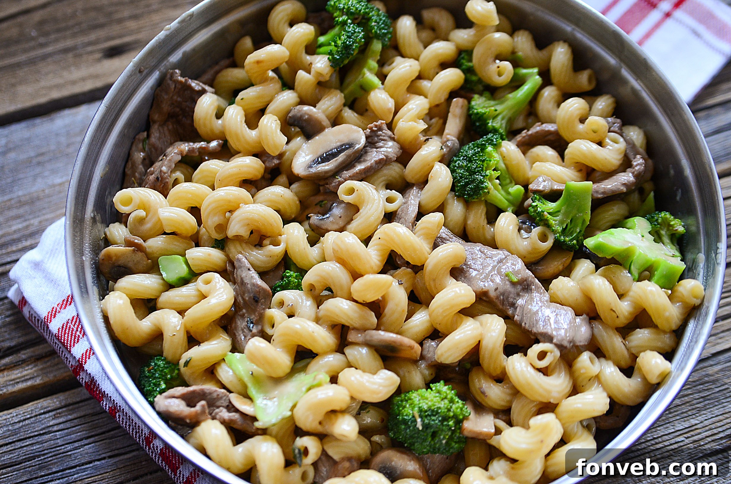 Hearty Beef, Mushroom & Broccoli Pasta 3 Close-up of a serving of Beef, Mushroom, and Broccoli Pasta, highlighting the creamy sauce and perfectly cooked ingredients.