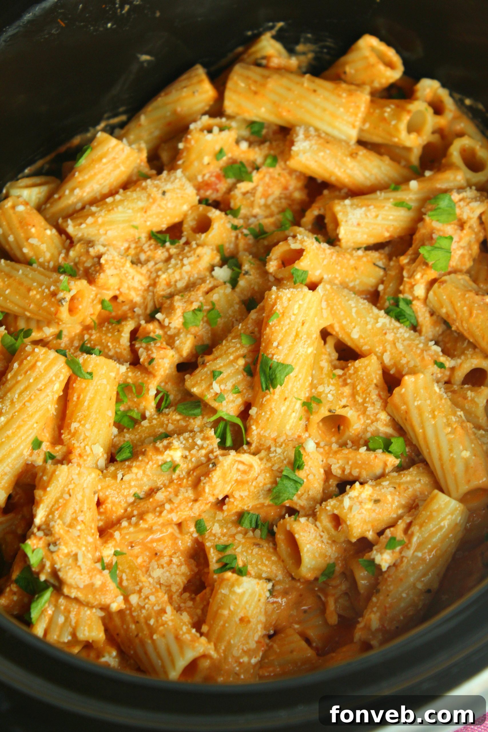 Velvety Slow Cooker Chicken Rigatoni 3 A close-up shot of creamy chicken rigatoni, highlighting the rich sauce and tender chicken pieces.