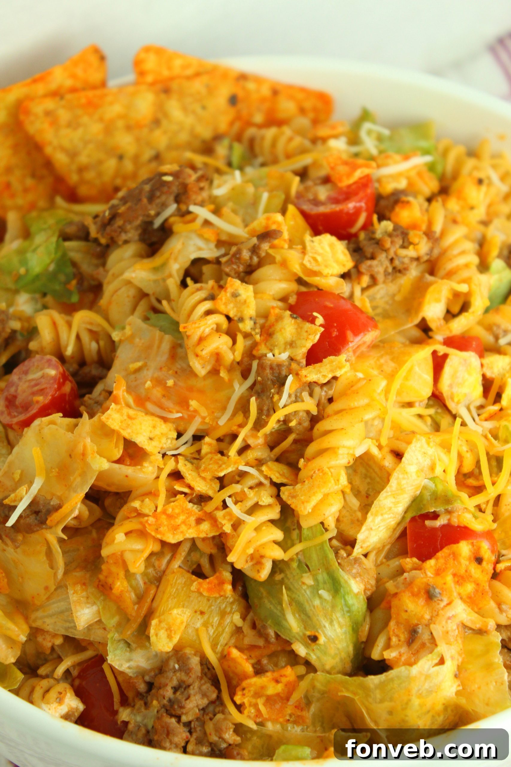 Close-up on the texture of the pasta salad